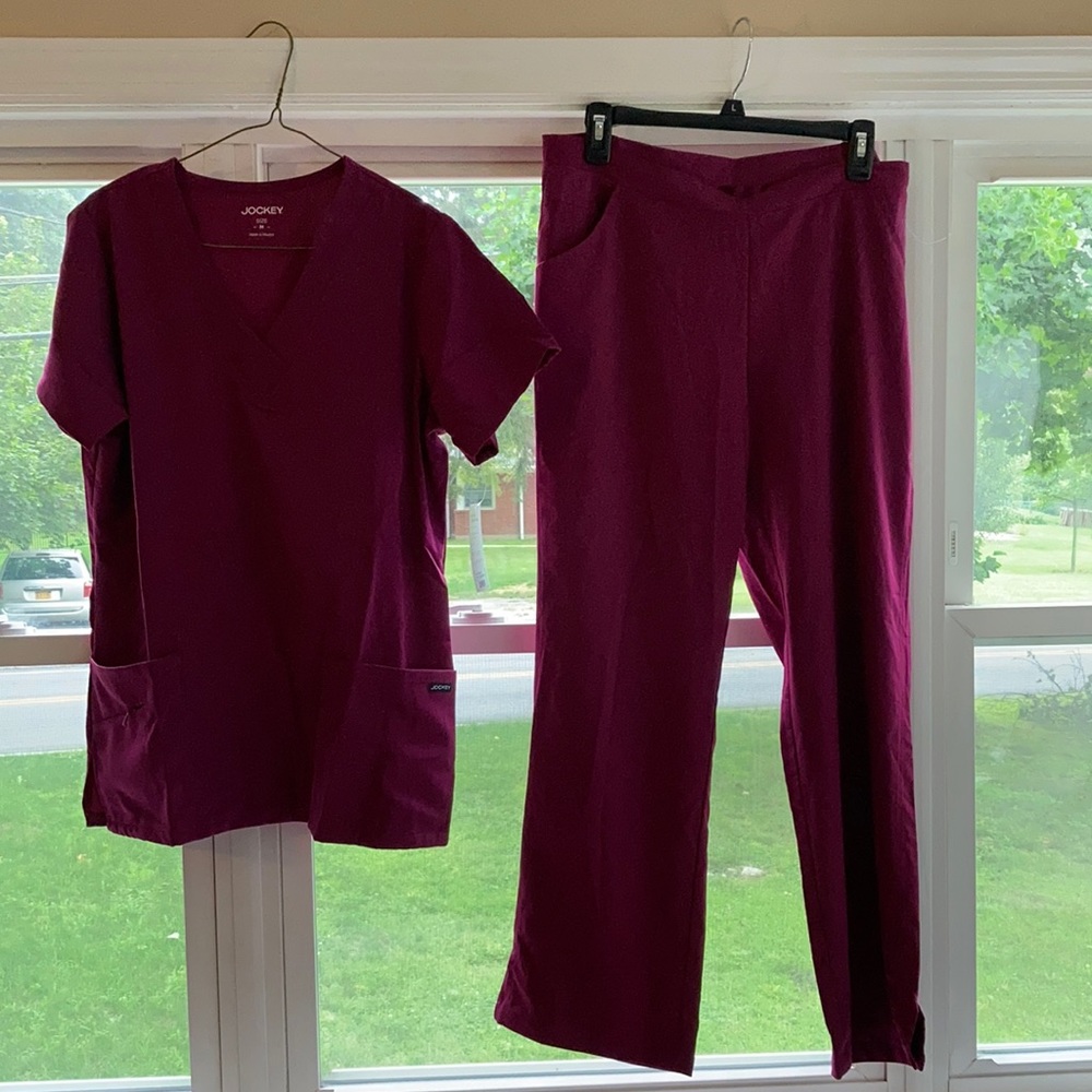 Women plum berry scrub set